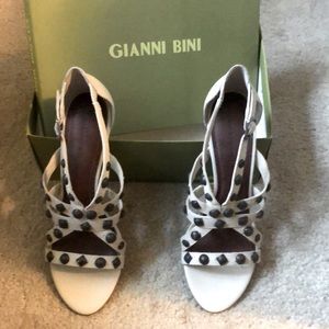 Gianni Bini sandal heels cream size 9.5